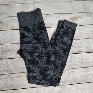 Gymshark Black Seamless Camo Butt Scrunch Leggings Small